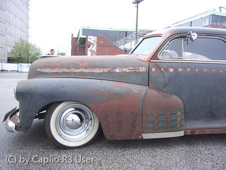 Caplio R3- 1/90 Sek. bei f / 3,3- 228